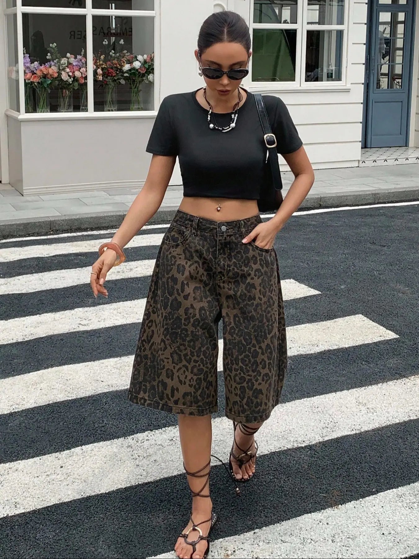 Women'S Leopard Print Mid-Calf Denim Jeans, Trendy Street Style with Button Fly Closure, Youthful Look for Spring and Summer, Streetwear