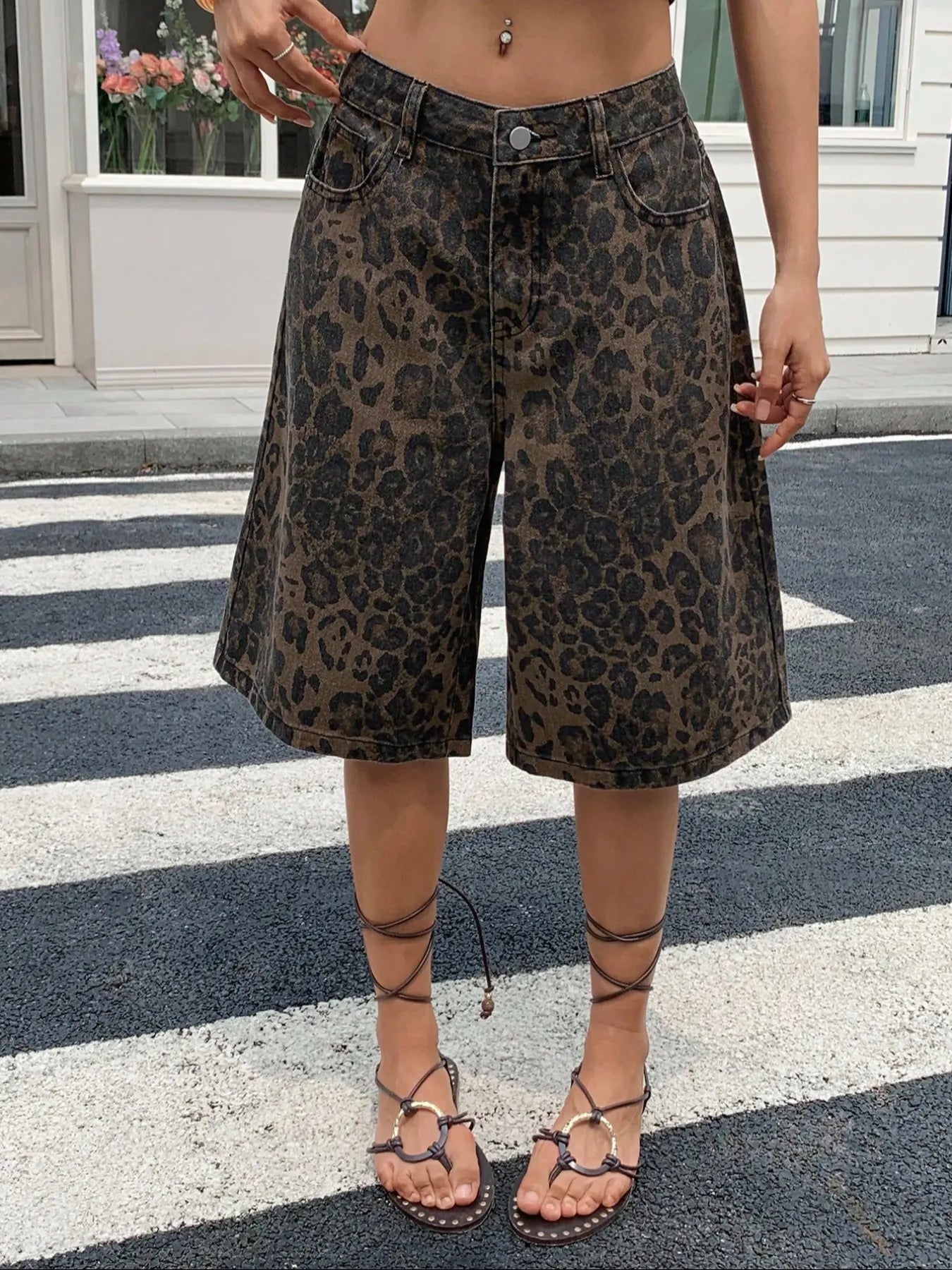Women'S Leopard Print Mid-Calf Denim Jeans, Trendy Street Style with Button Fly Closure, Youthful Look for Spring and Summer, Streetwear